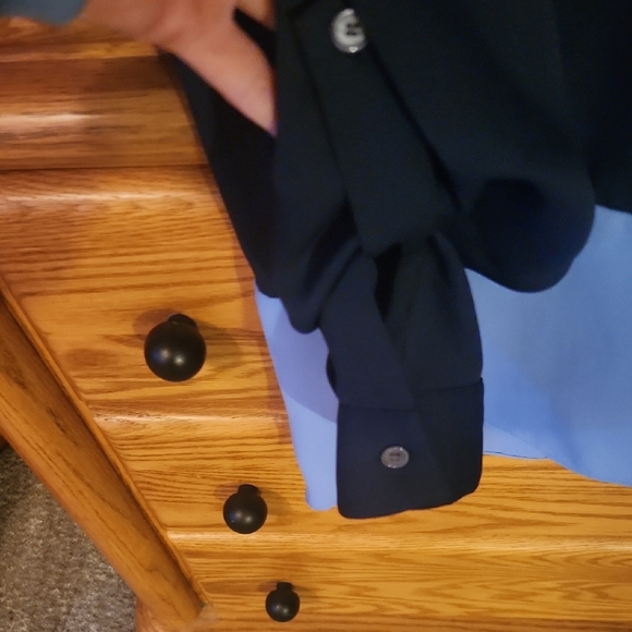 Talbots Women's Button Down Shirt in Dark Blue and Light Blue - Picture 5 of 6